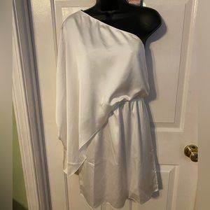 Women's white sz M One-Shoulder Off-Back, one Long Sleeve Short Dress